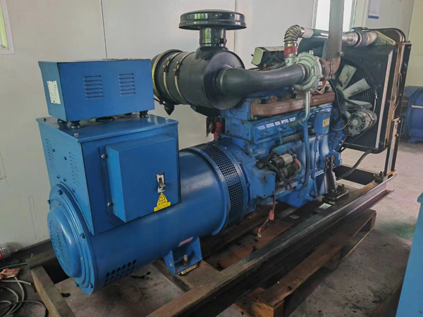 和田县100kW柴油发电机组使用多级机油有哪些优缺点？